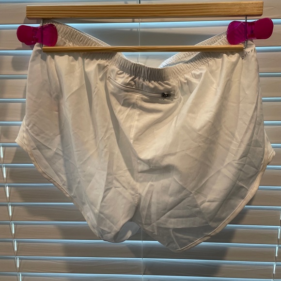 NWT Nike Women's Tempo Modern Embossed 4" White Running Shorts - Picture 6 of 7